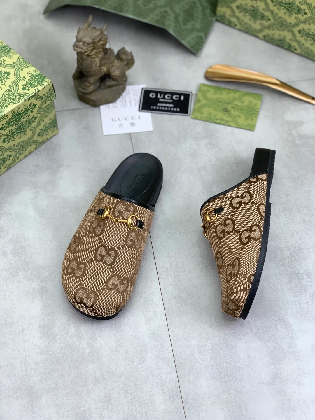 Men's shoes💰P340 💰[New model] Gucci half-drag business leather shoes hot selection (Gucci) official website latest Gucci half-drag business leather shoes, hot style 💥The version is simple and elegant, exclusive for trendy men. Unique official website latest brand original double G Embossed elements 👑 Original Gucci decoration, fashionable and elegant, original calfskin fabric ✅ Fully imported first-layer cowhide lining, wear-resistant, rubber business outsole specified on the official website, actual shot of the classic model at the counter 🎬 Size: 35-44 5⃣️colors available